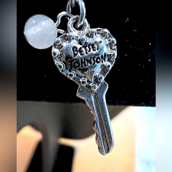 NWT Betsey Johnson Frozen Princess Necklace - Picture 3 of 6